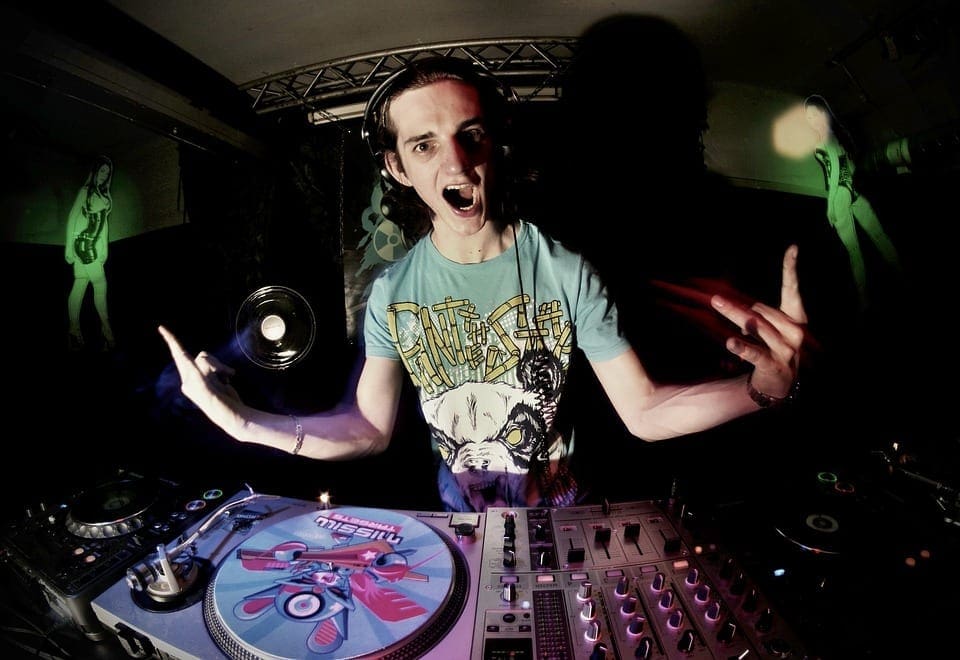 9 Reasons Why Hiring An Amateur Wedding Dj Is A Huge Mistake Pryme